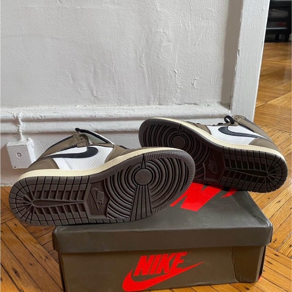 Nike sneakers Jordan 1 Retro High OG SP

Men’s 7

Women’s 8.5

Runs small - Picture 8 of 10